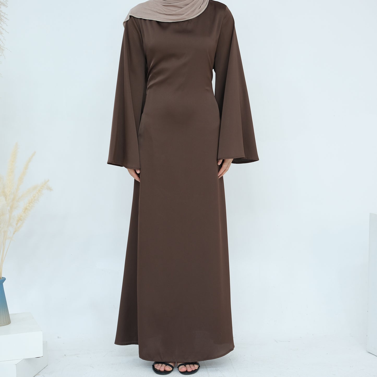 Iqra Tieback Abaya