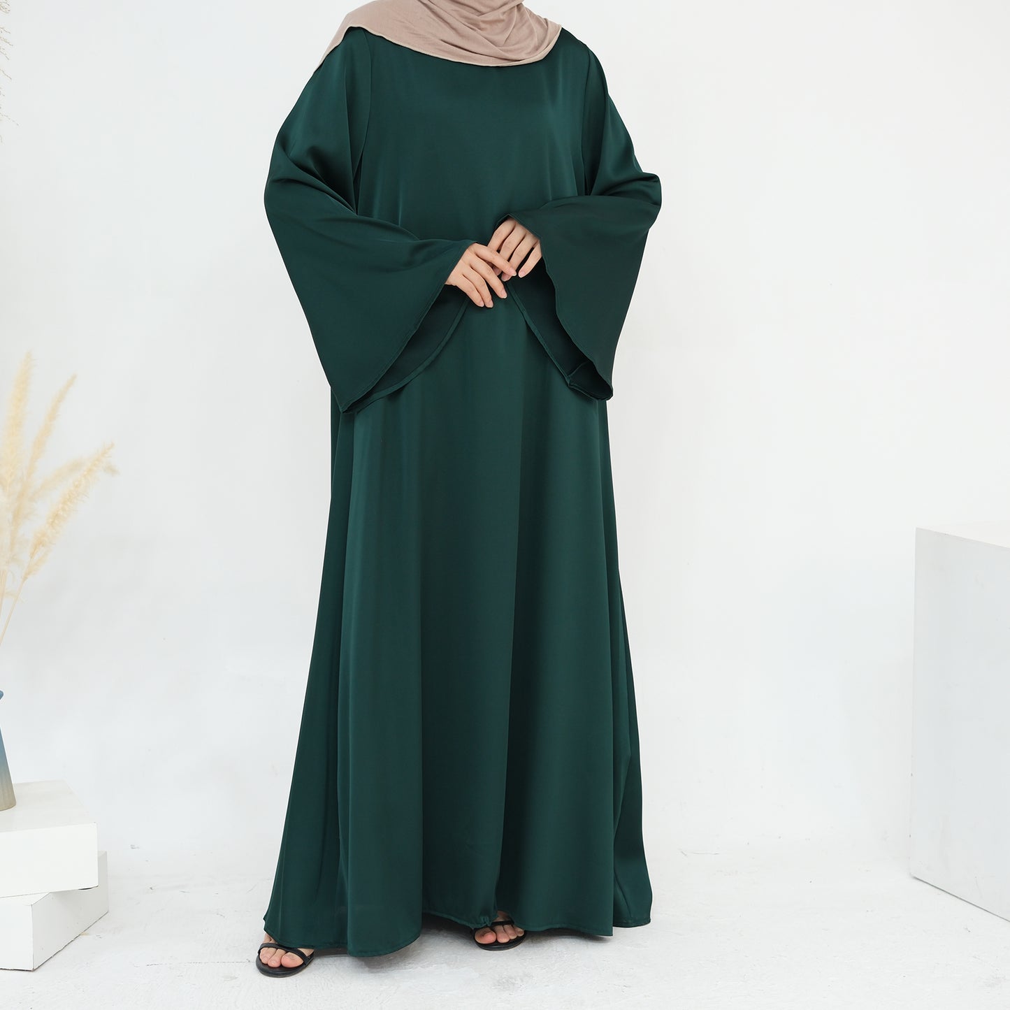 Iqra Tieback Abaya