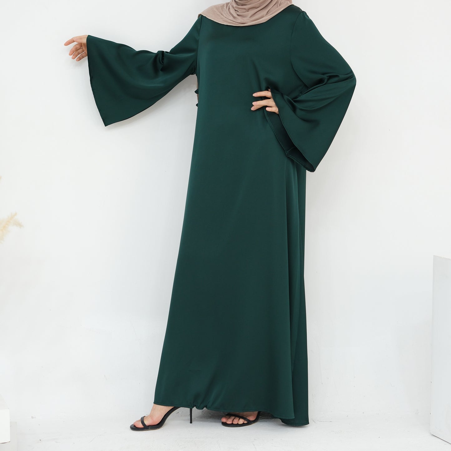 Iqra Tieback Abaya