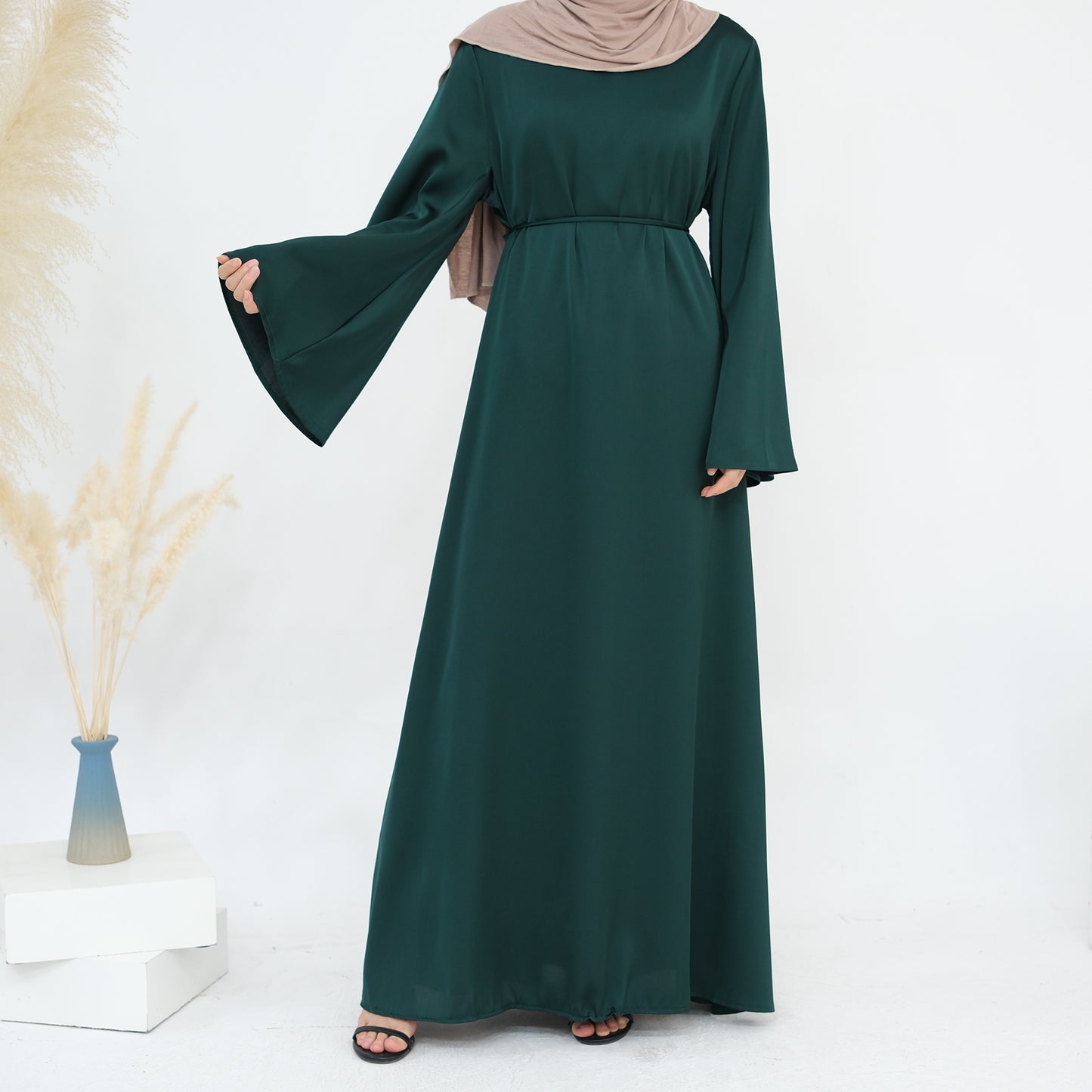 Iqra Tieback Abaya