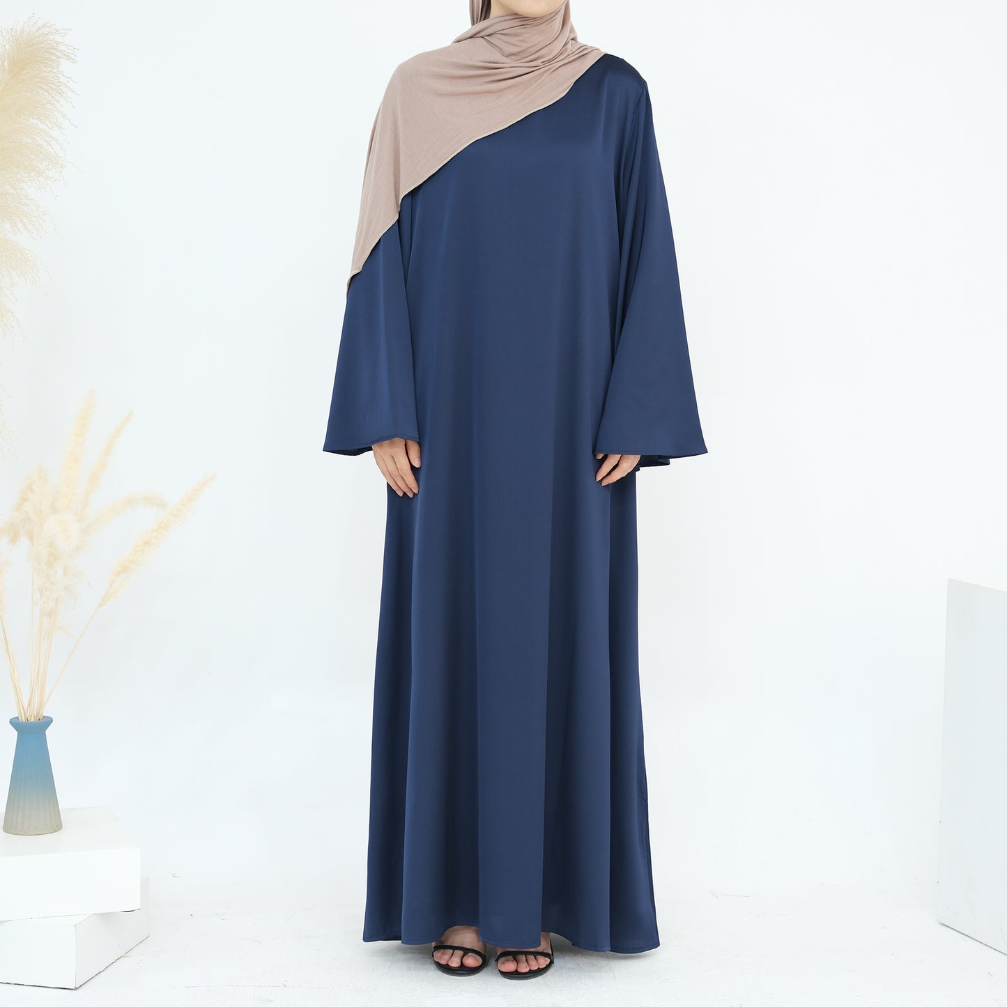 Iqra Tieback Abaya
