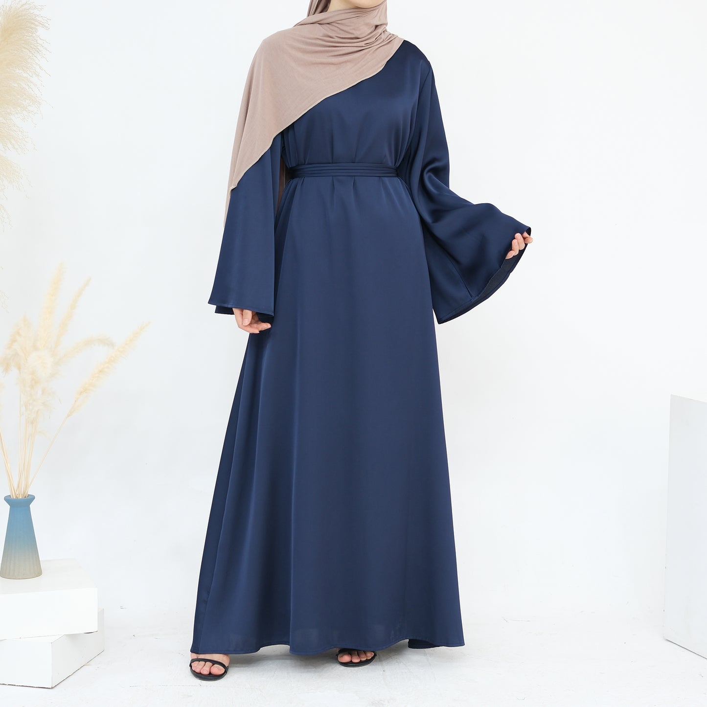 Iqra Tieback Abaya