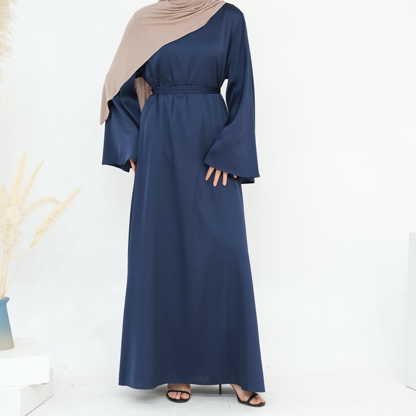 Iqra Tieback Abaya