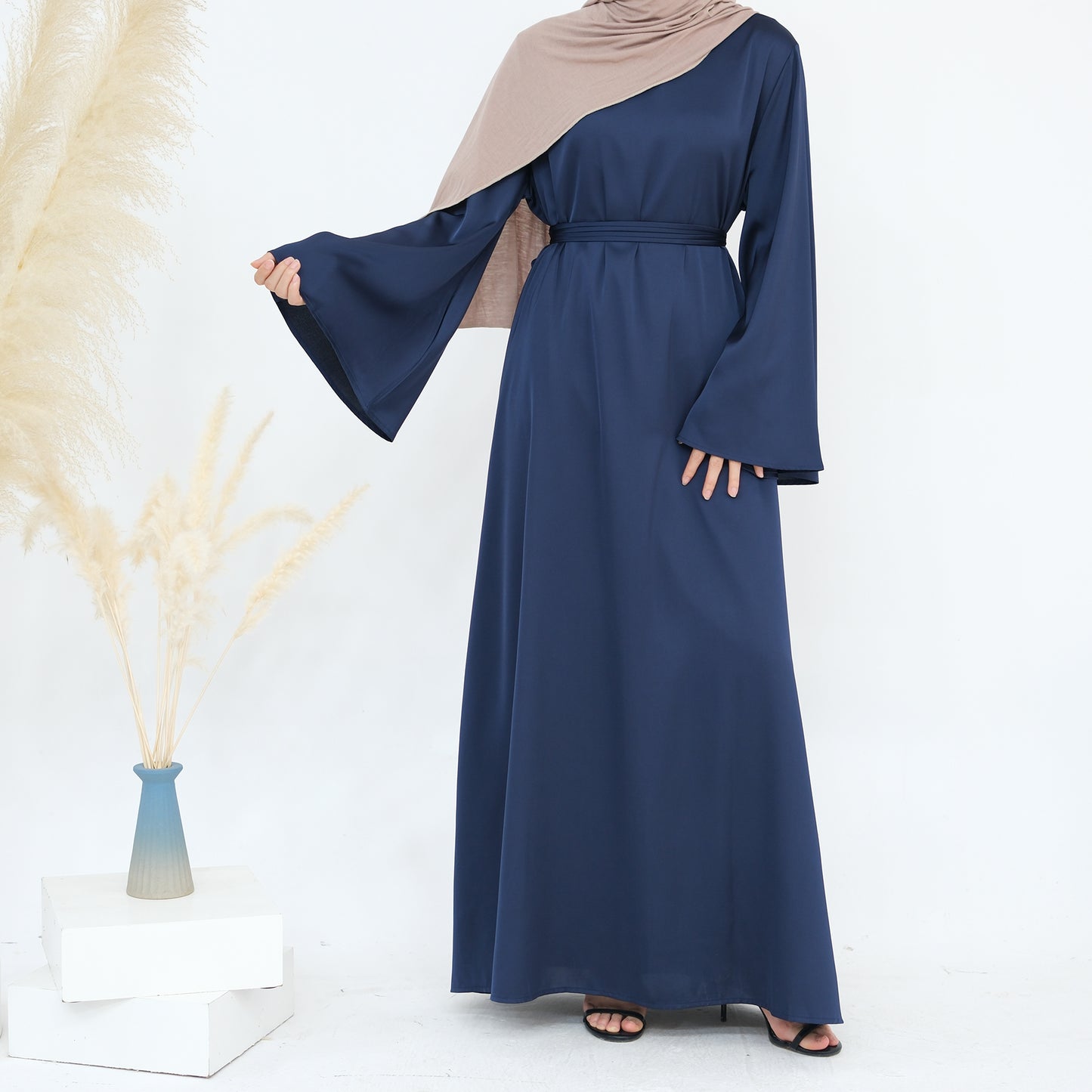 Iqra Tieback Abaya