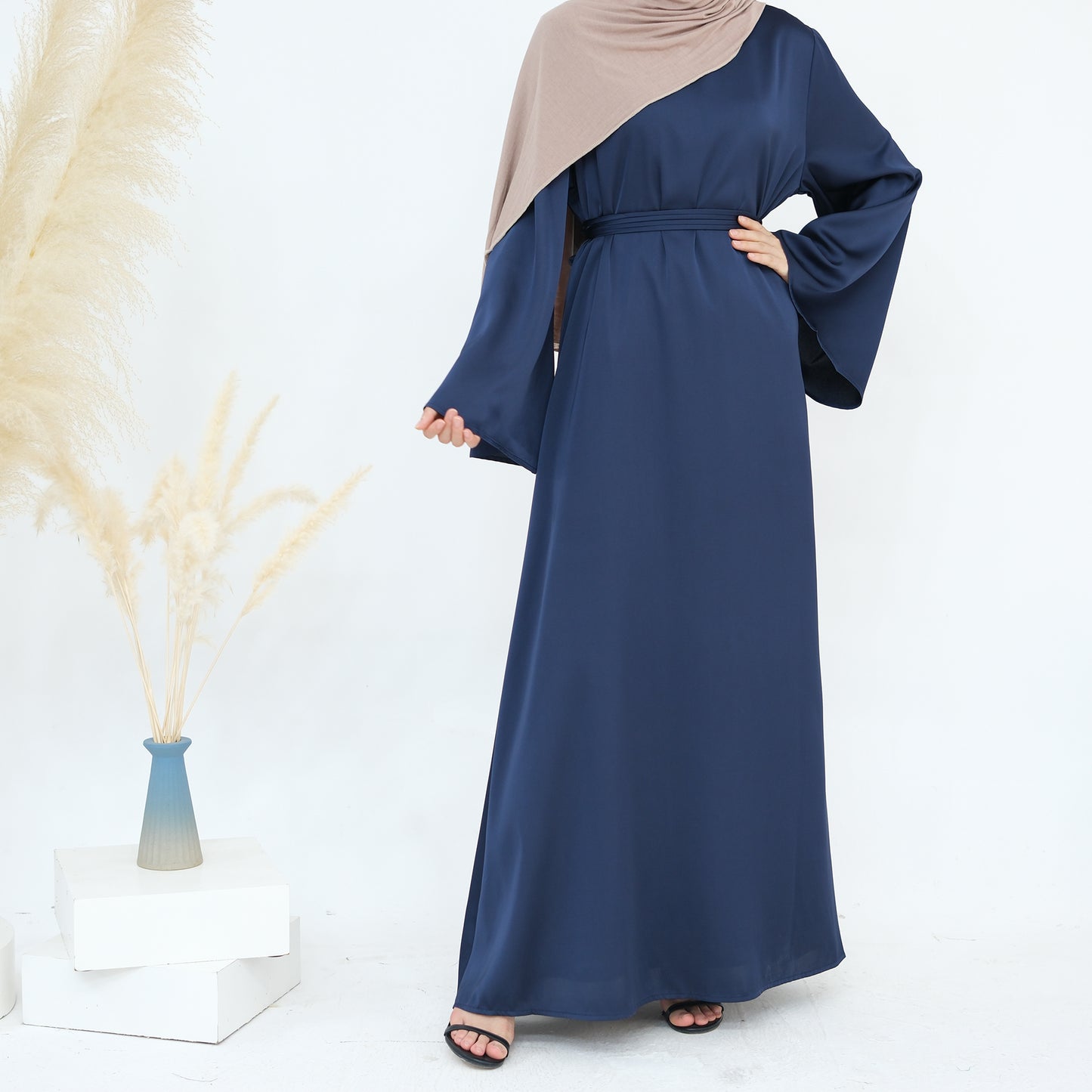 Iqra Tieback Abaya