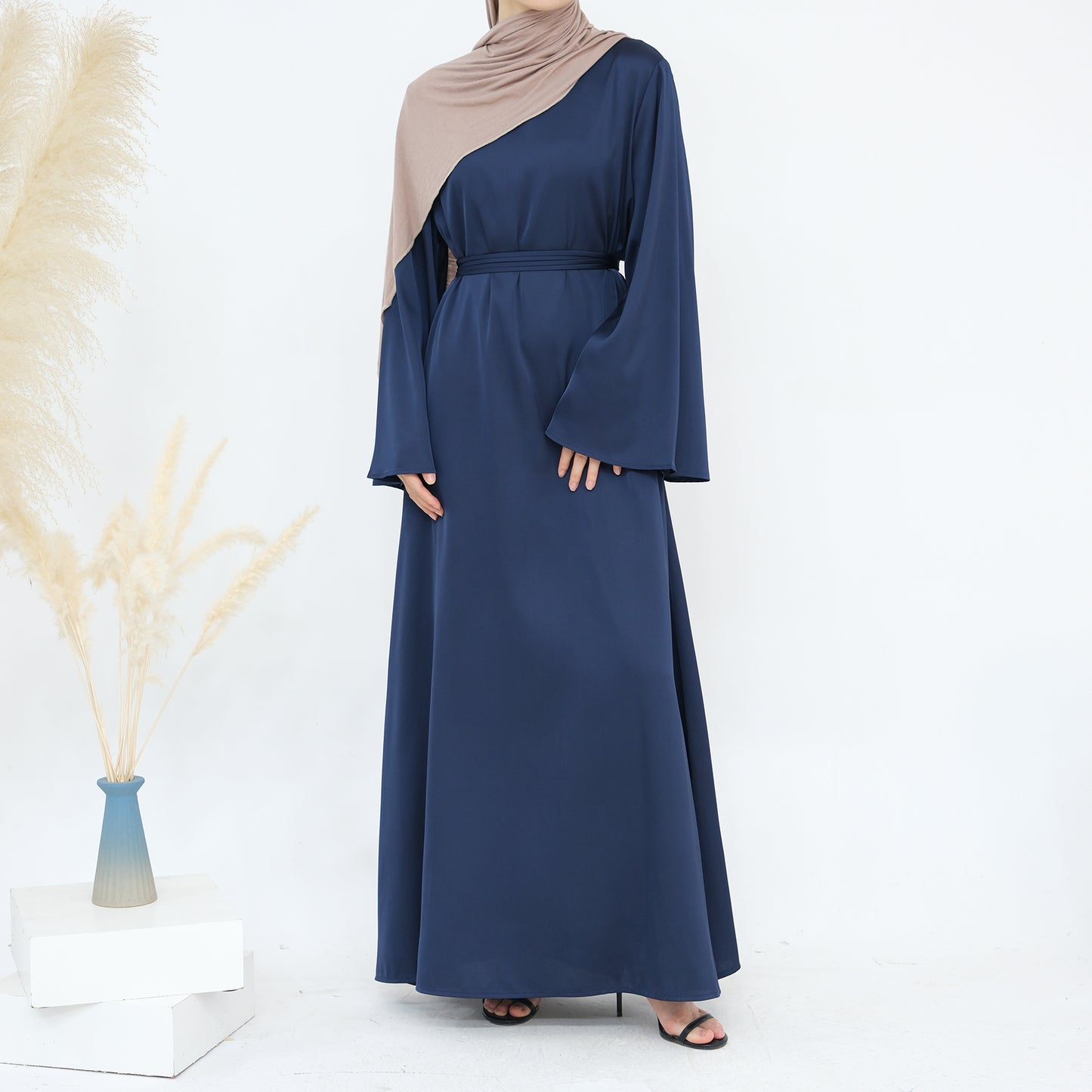 Iqra Tieback Abaya