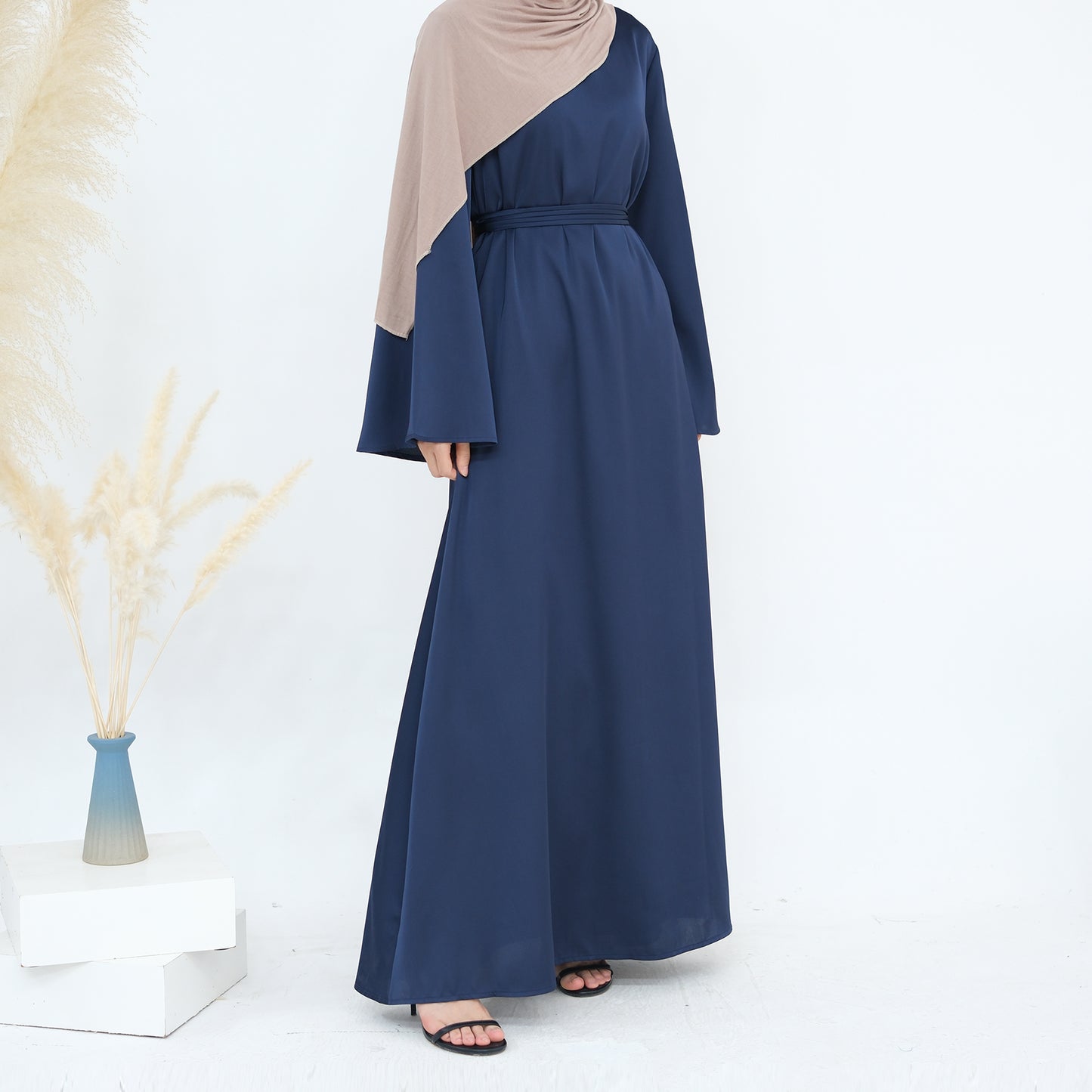 Iqra Tieback Abaya