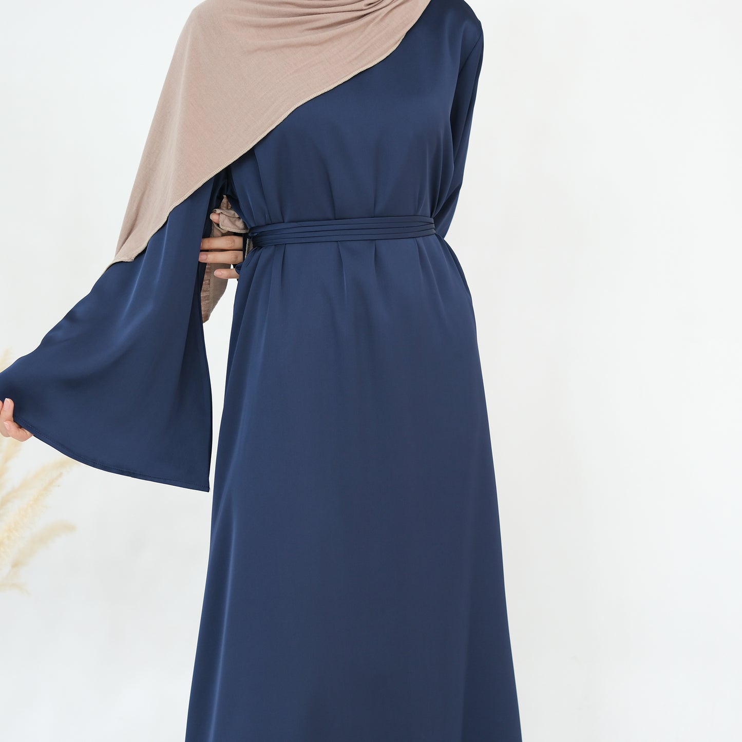 Iqra Tieback Abaya