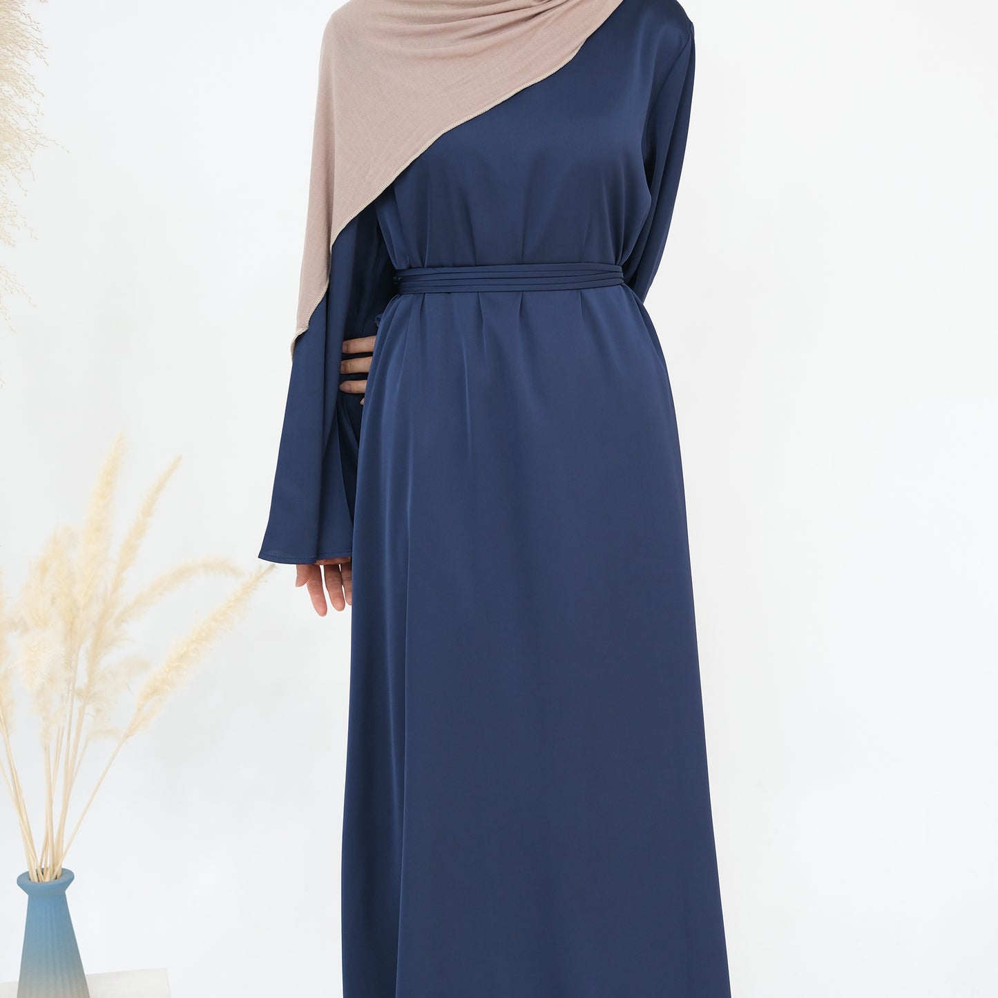 Iqra Tieback Abaya