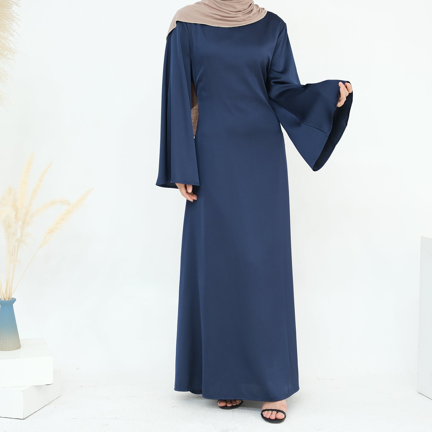 Iqra Tieback Abaya