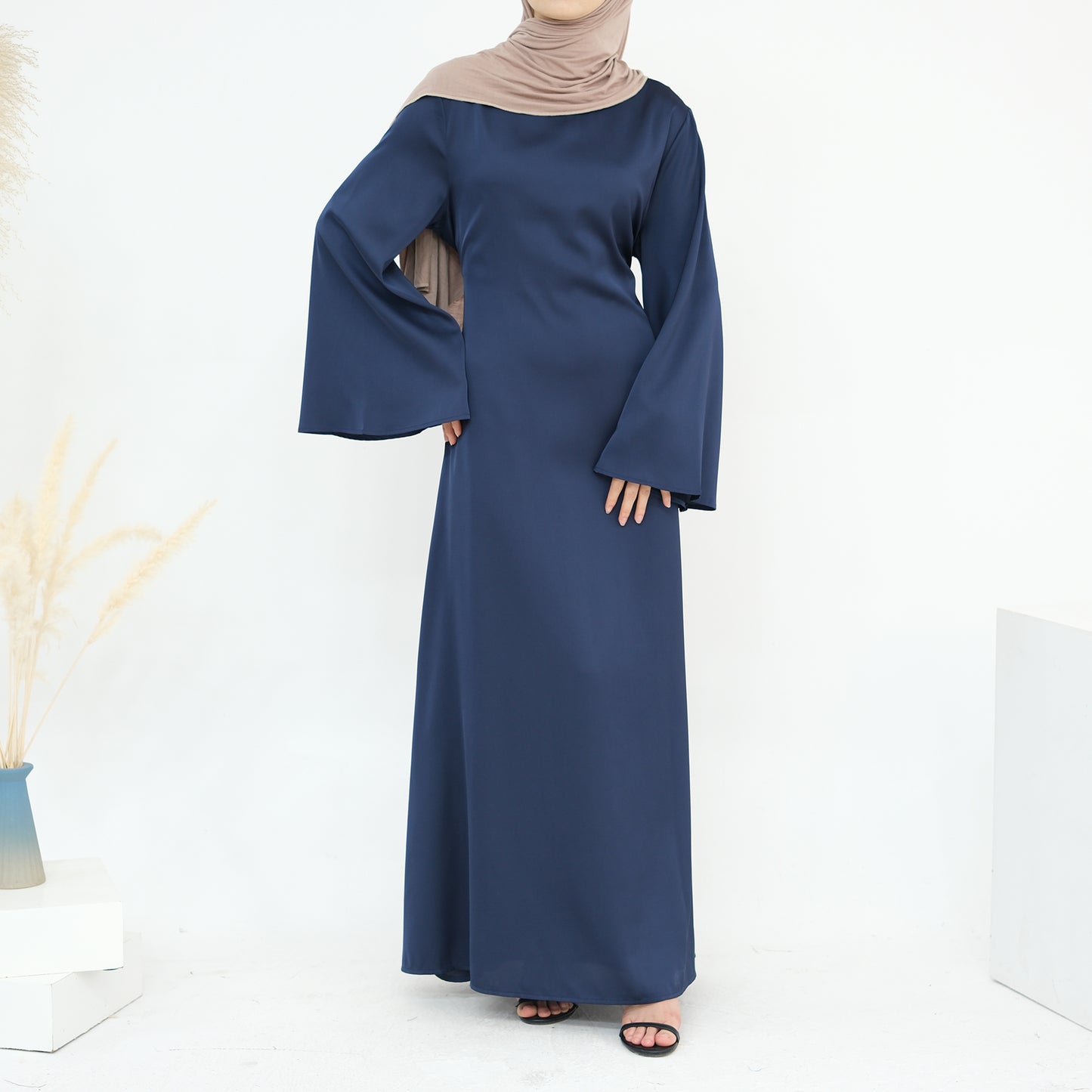 Iqra Tieback Abaya