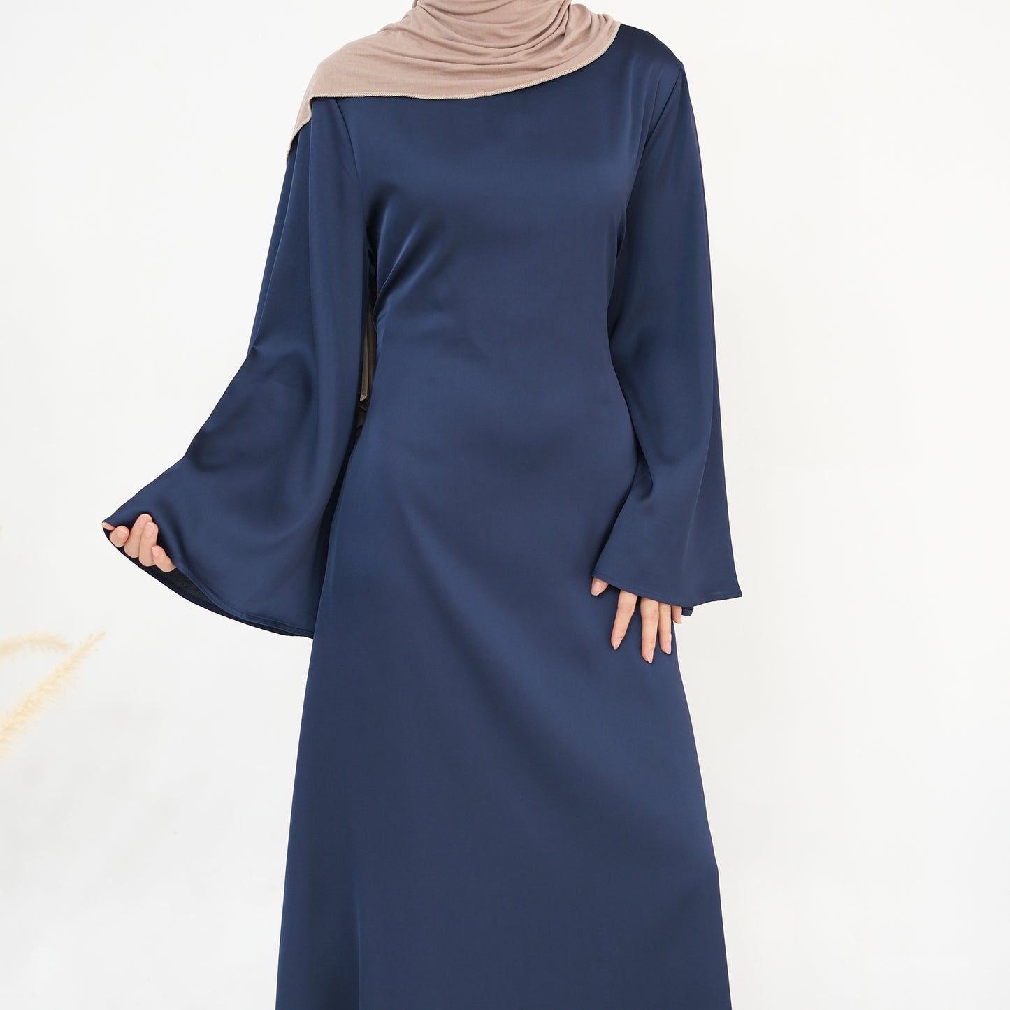 Iqra Tieback Abaya