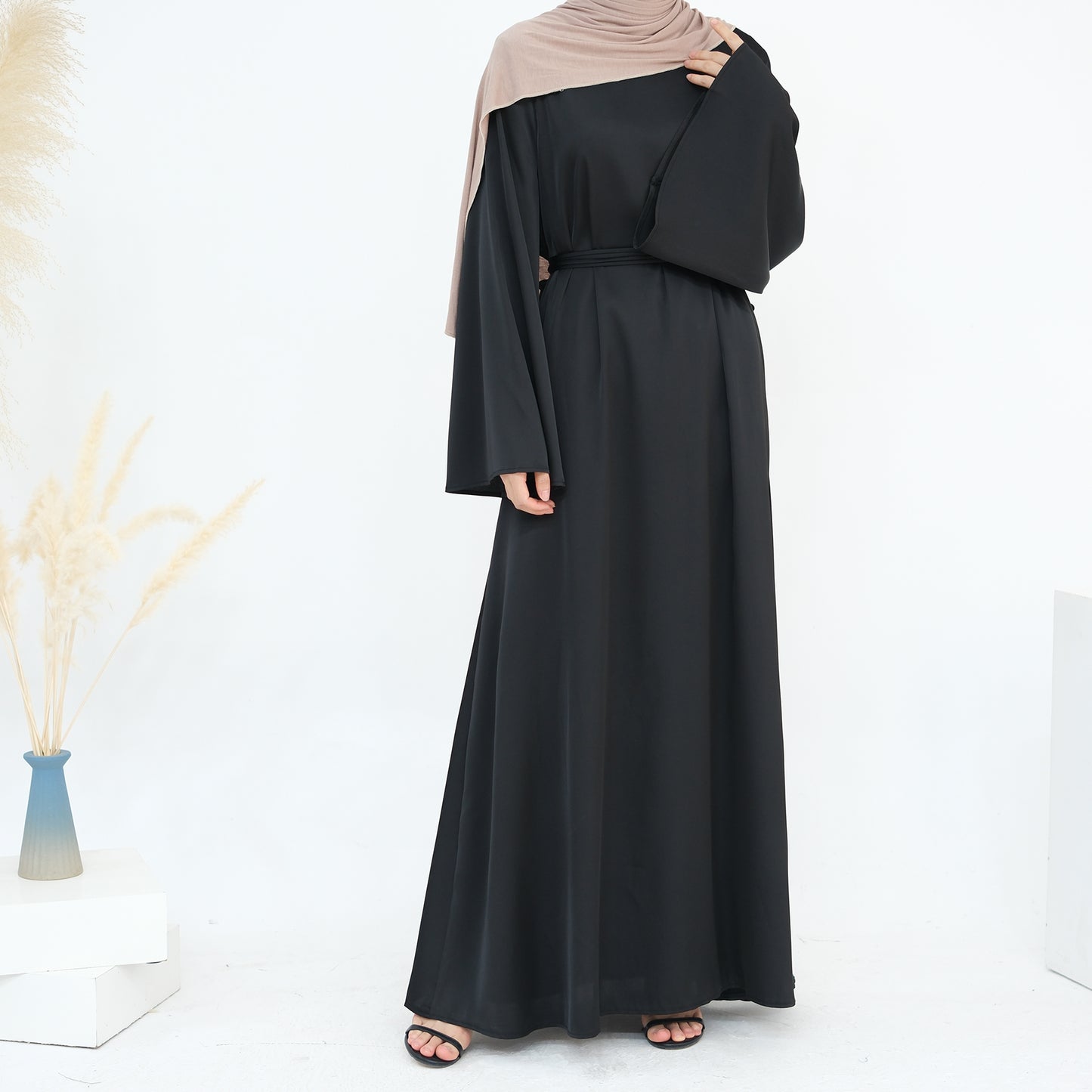 Iqra Tieback Abaya