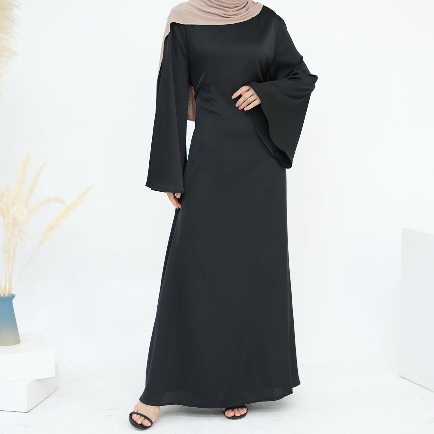 Iqra Tieback Abaya