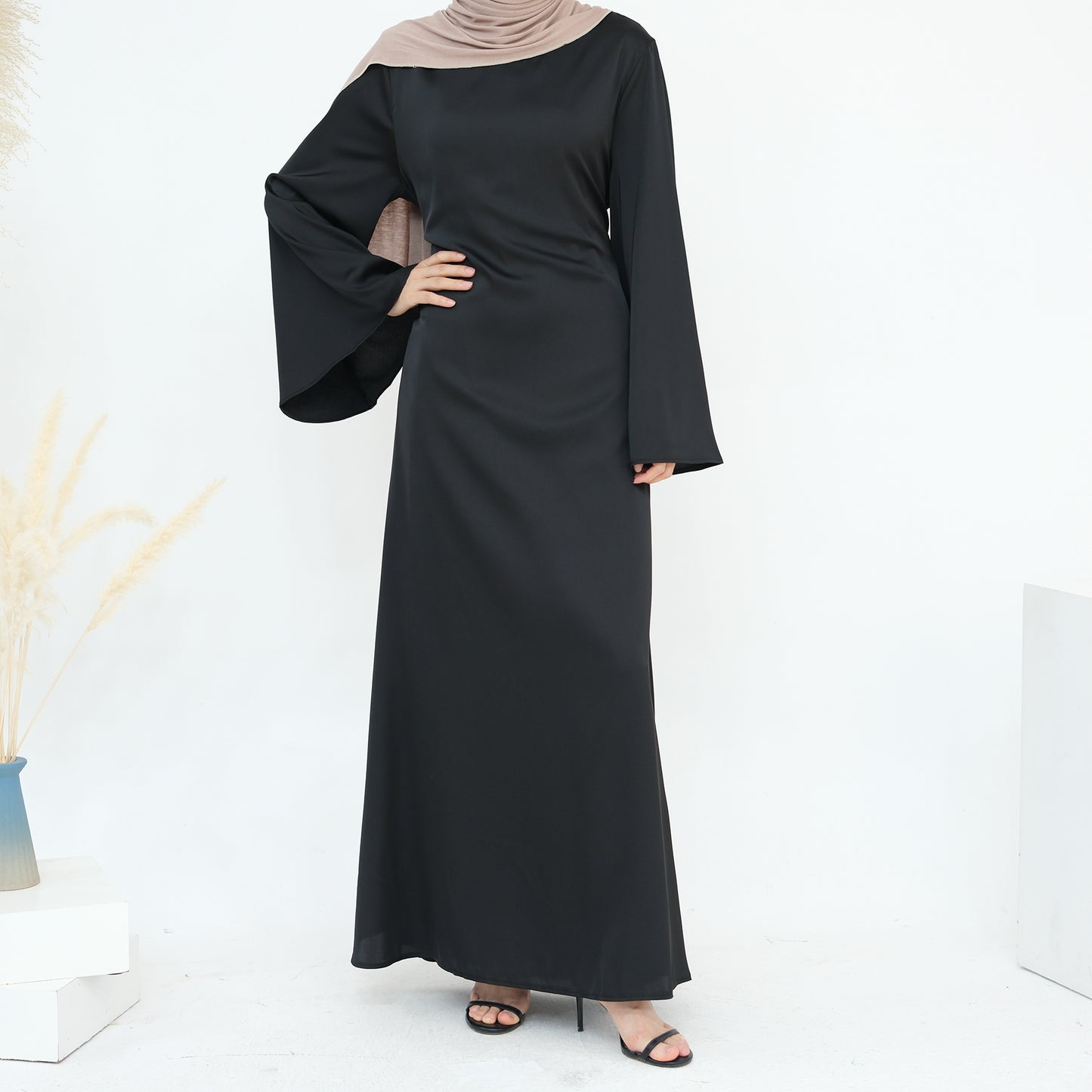 Iqra Tieback Abaya
