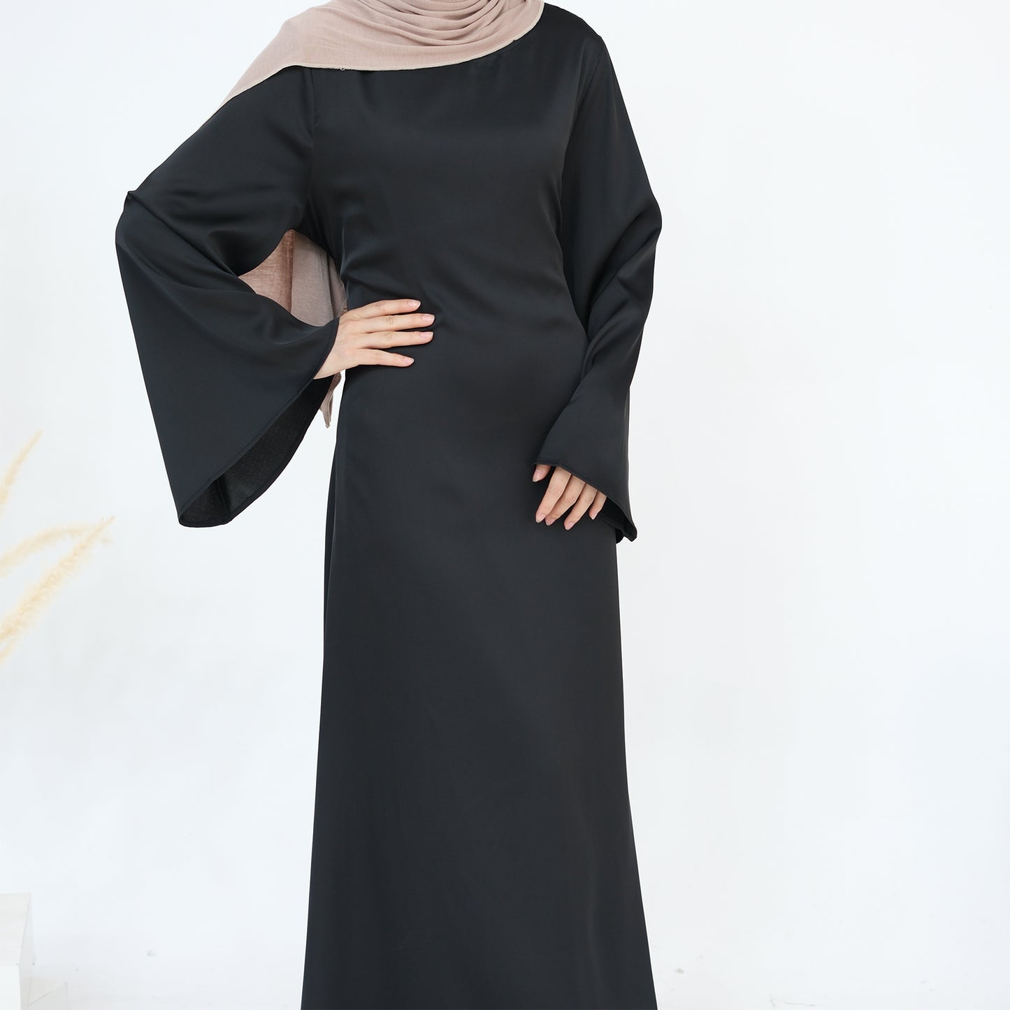 Iqra Tieback Abaya