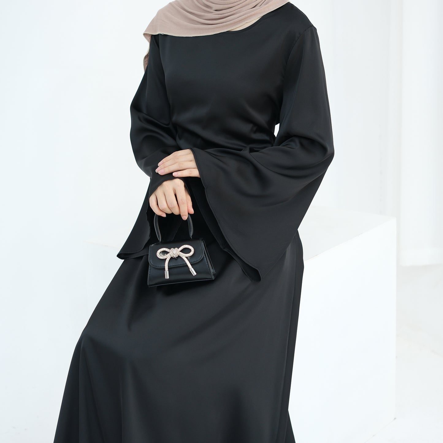 Iqra Tieback Abaya