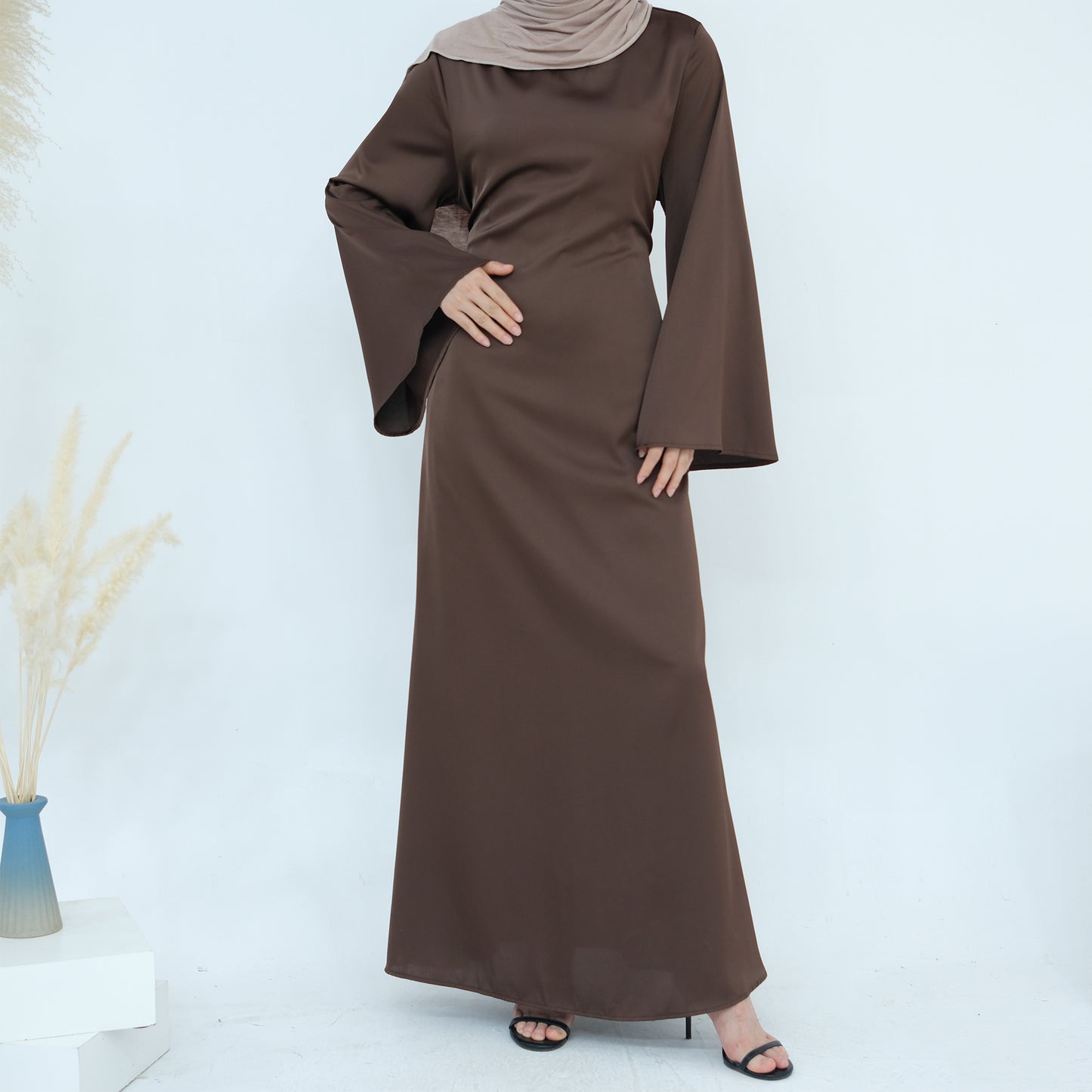 Iqra Tieback Abaya