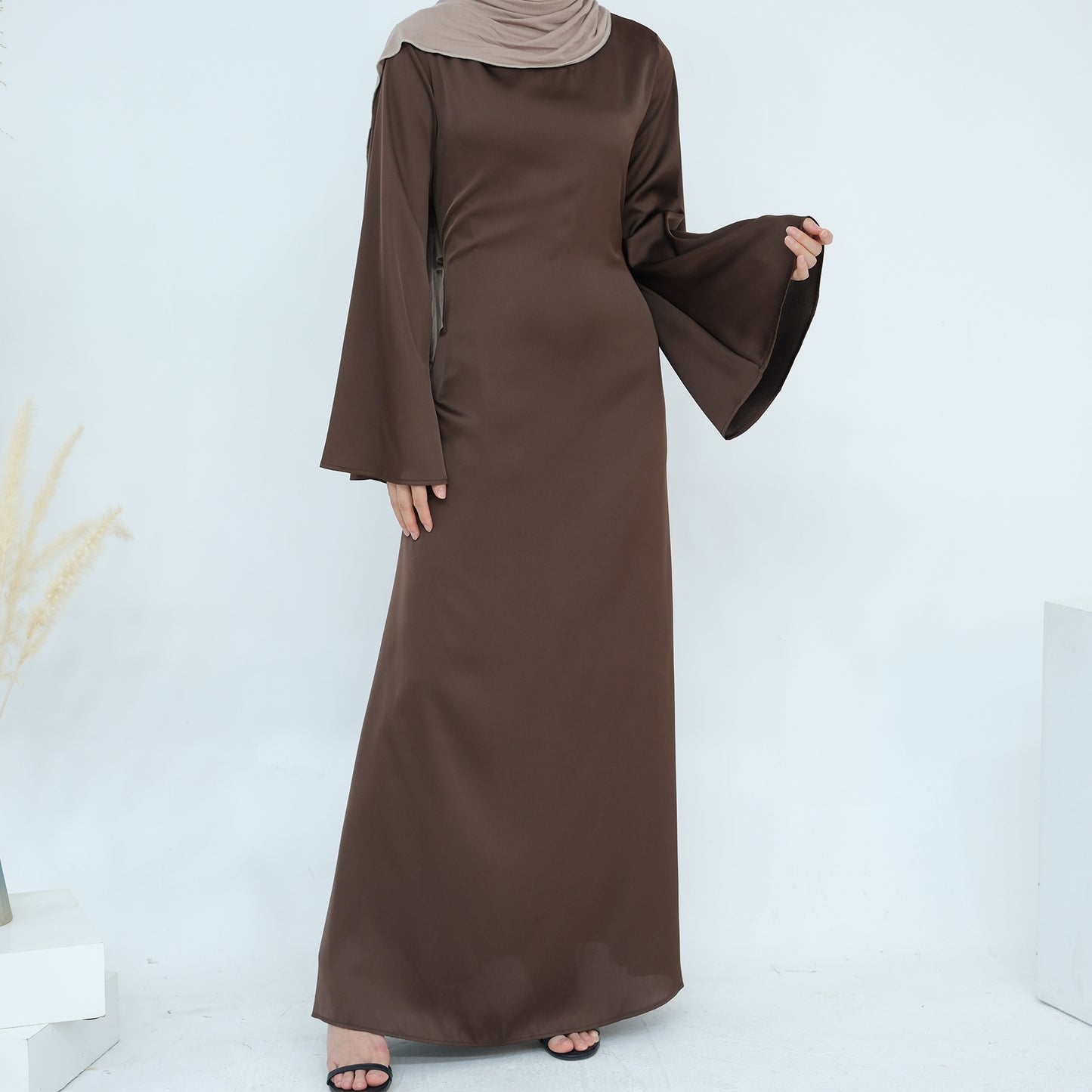 Iqra Tieback Abaya