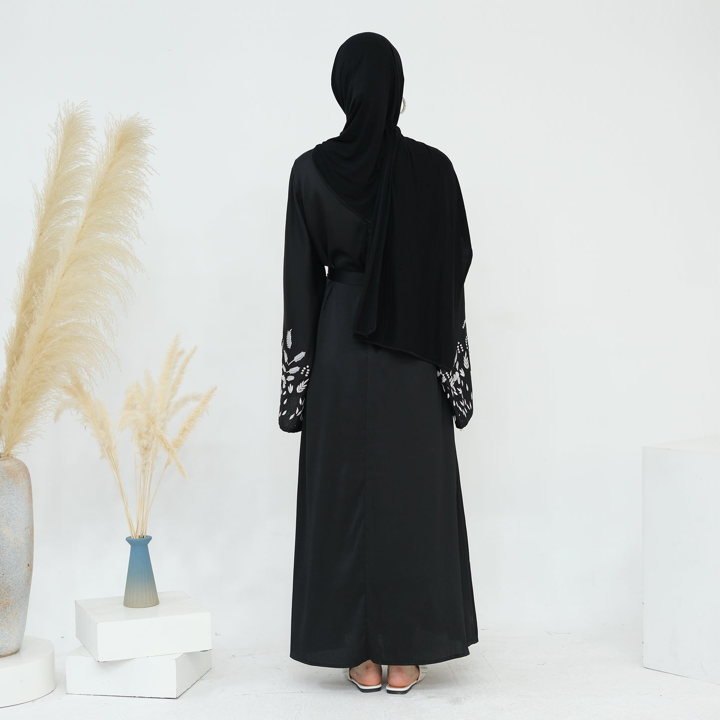 Hadiqa Abaya