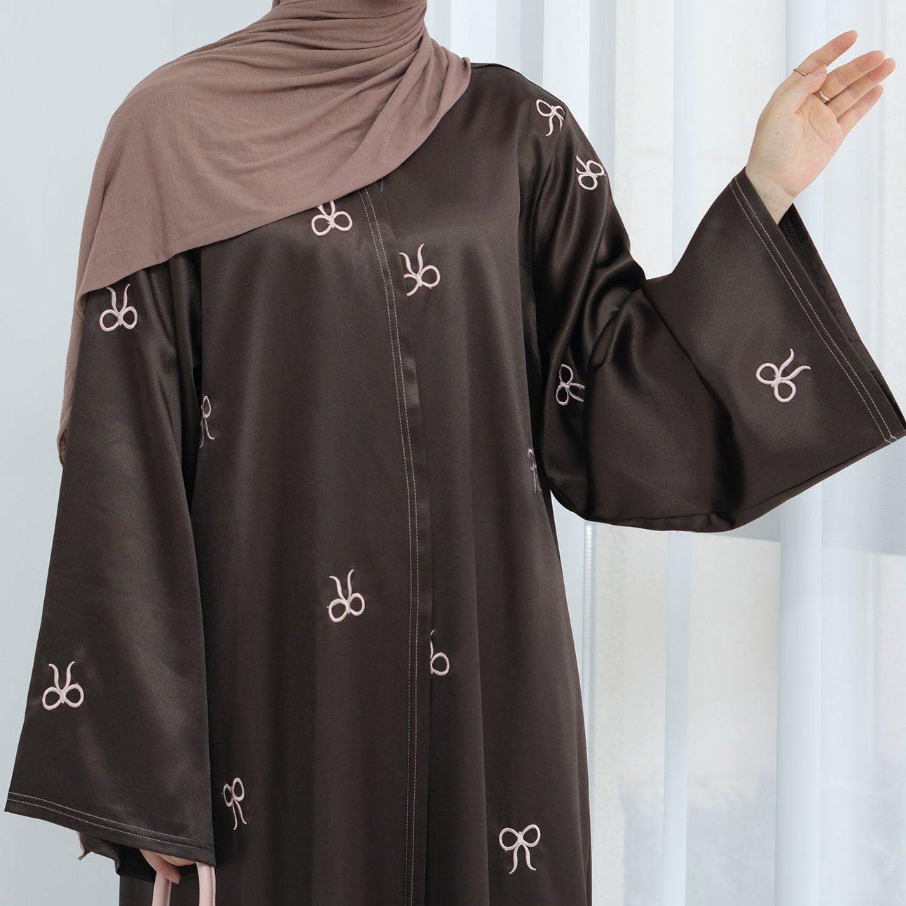 Bow Abaya