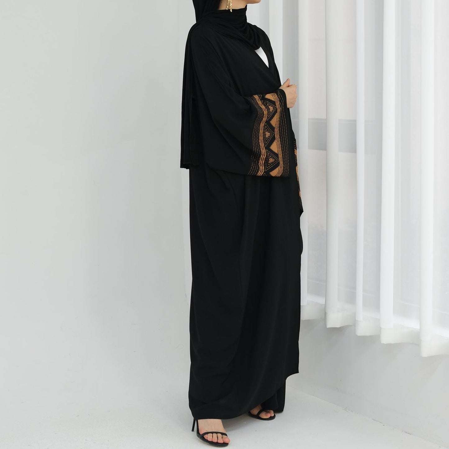 Pyramid Abaya