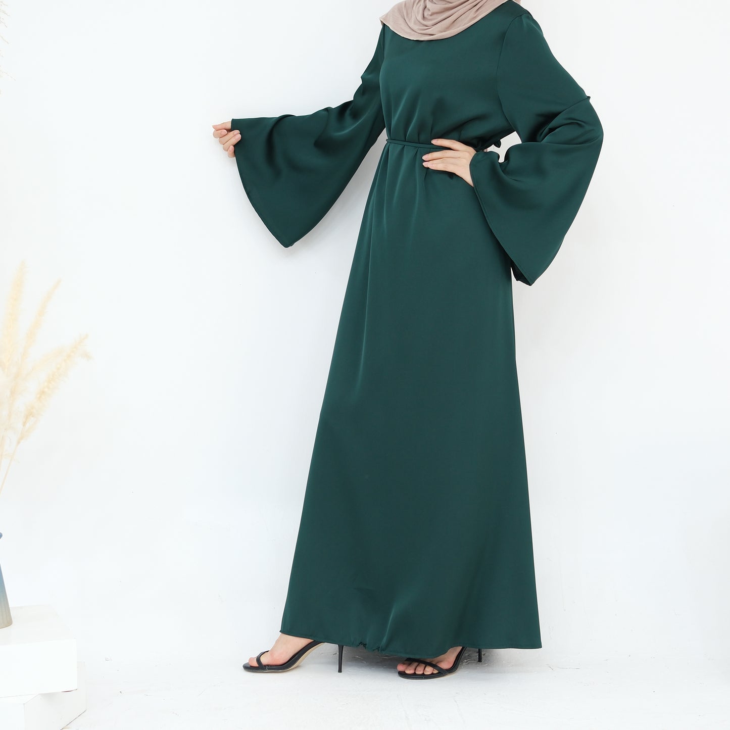 Iqra Tieback Abaya