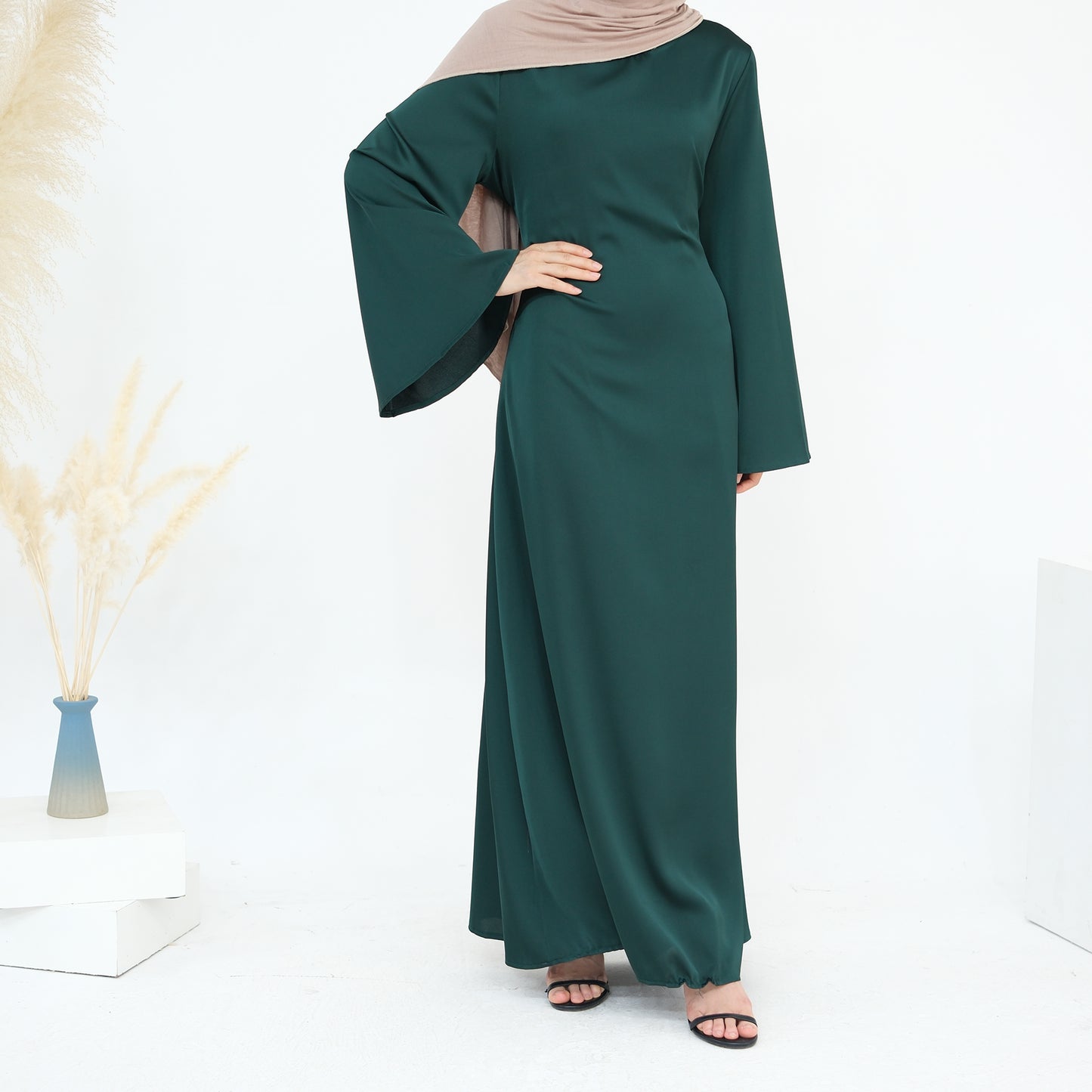 Iqra Tieback Abaya