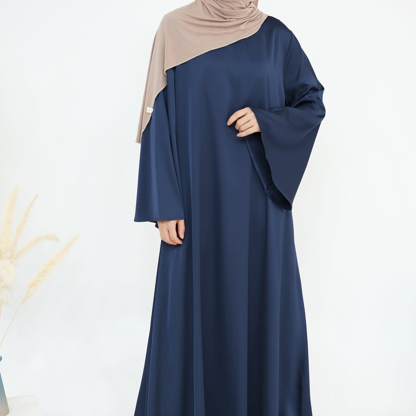 Iqra Tieback Abaya