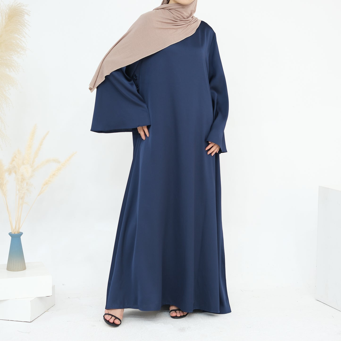 Iqra Tieback Abaya