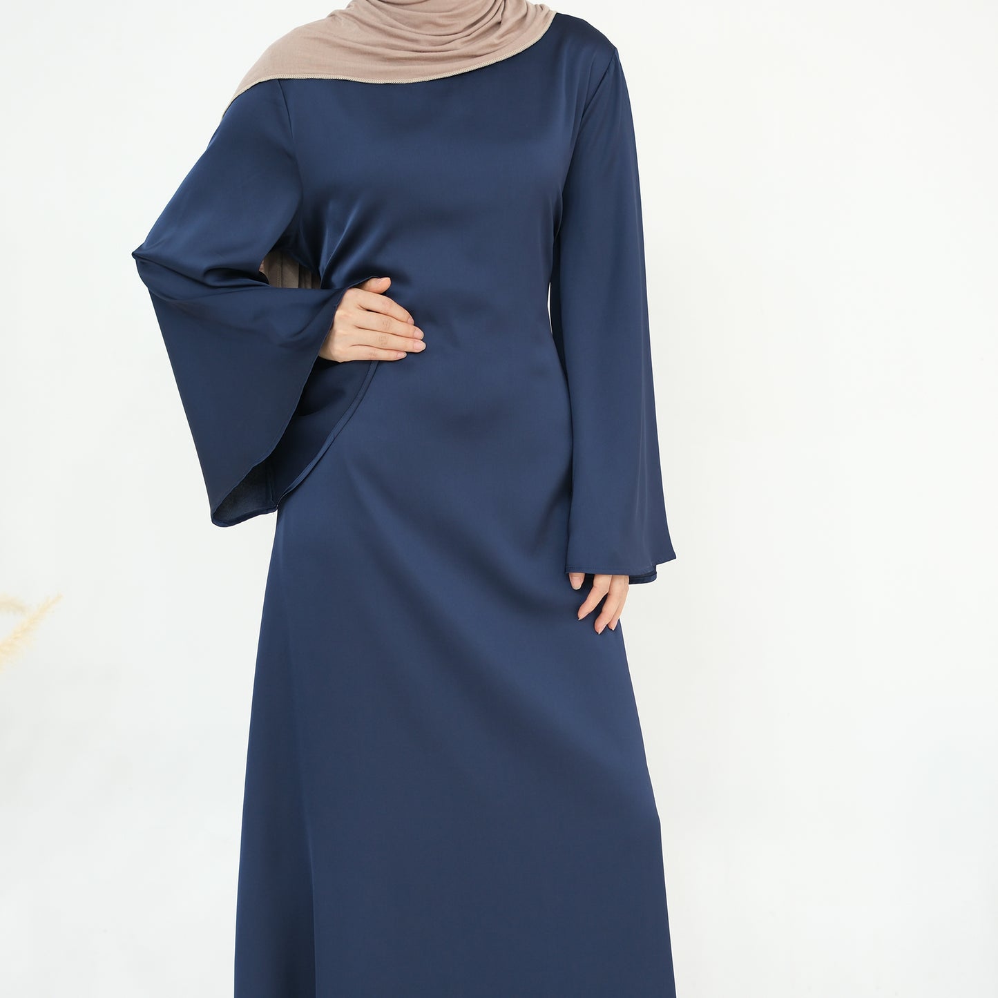 Iqra Tieback Abaya