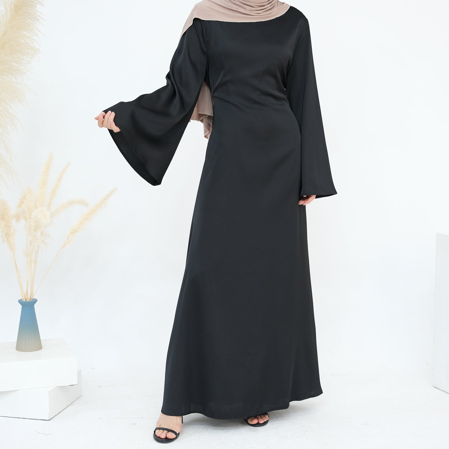 Iqra Tieback Abaya