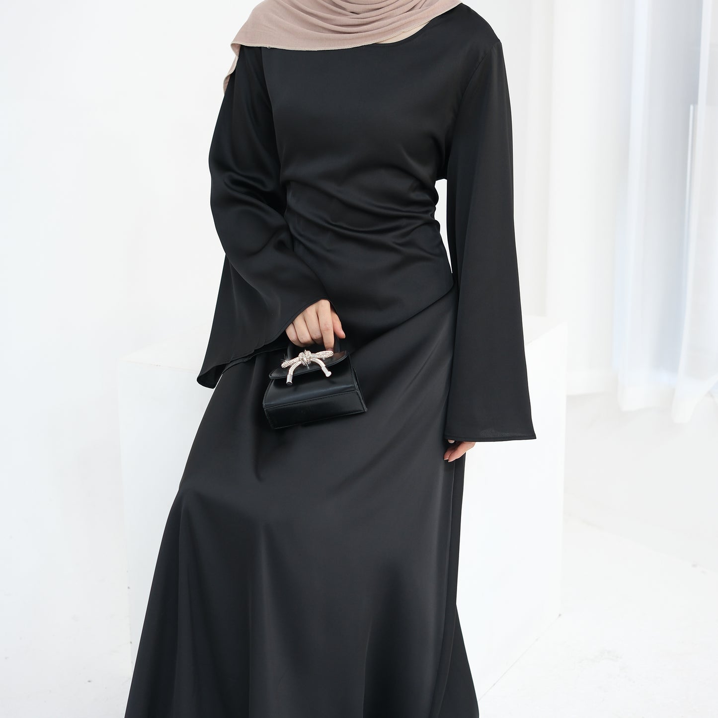 Iqra Tieback Abaya